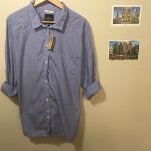 AEO blue button down shirt